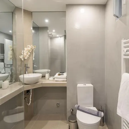 Ace Location | Luxury Building Apartment *