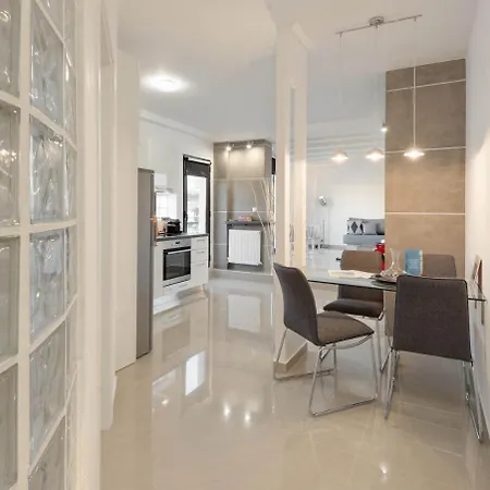 Apartment Ace Location | Luxury Building *