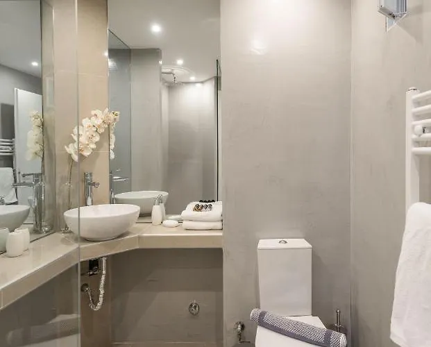 Ace Location | Luxury Building Apartment *